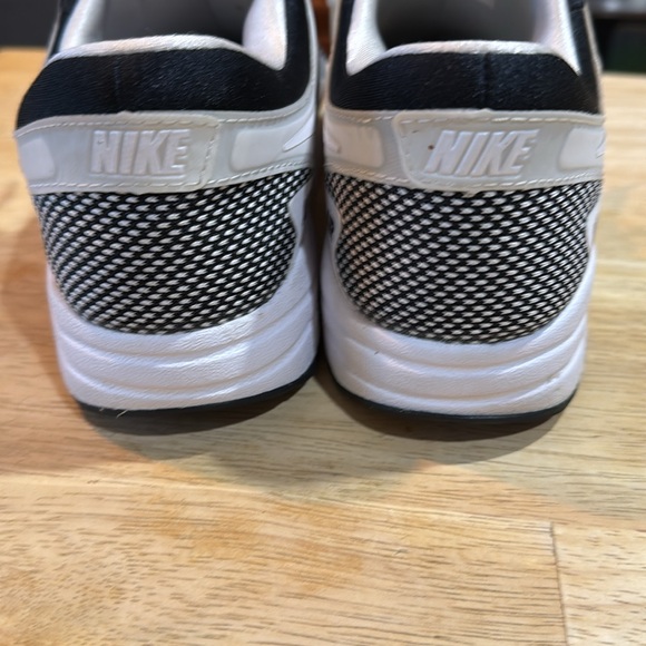 Nike Air Max Zero Essential Big Kids Sneaker 
Size 6Y - Picture 3 of 7